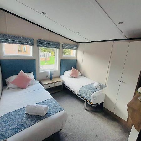 Darwin Lodge With Hot Tub Malton Extérieur photo